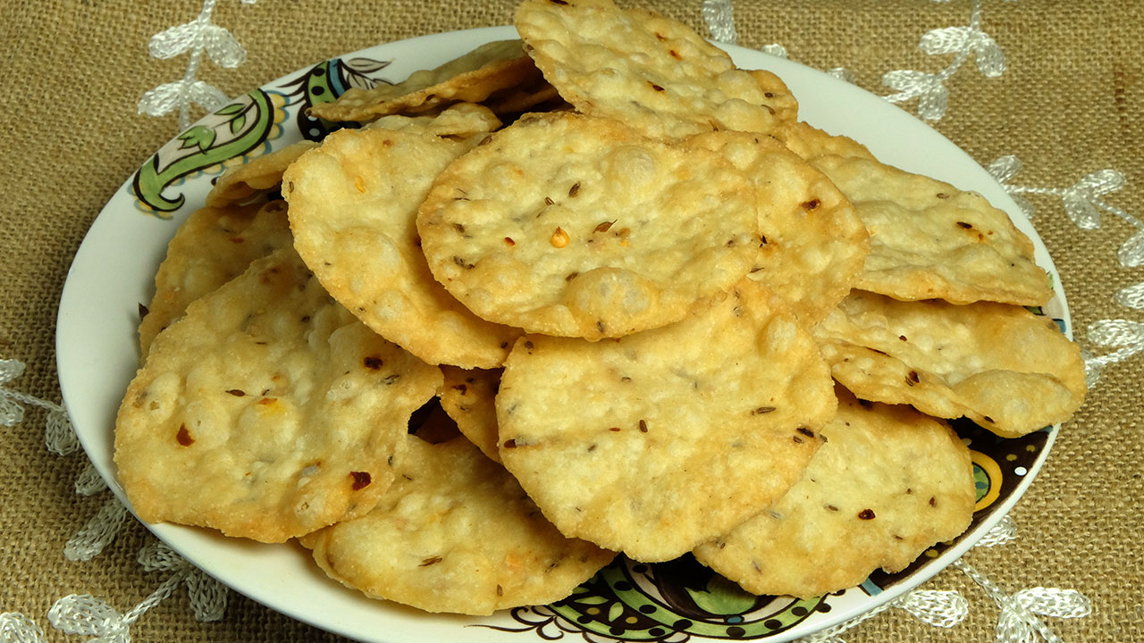 Masala Puri (Spicy Crackers)
